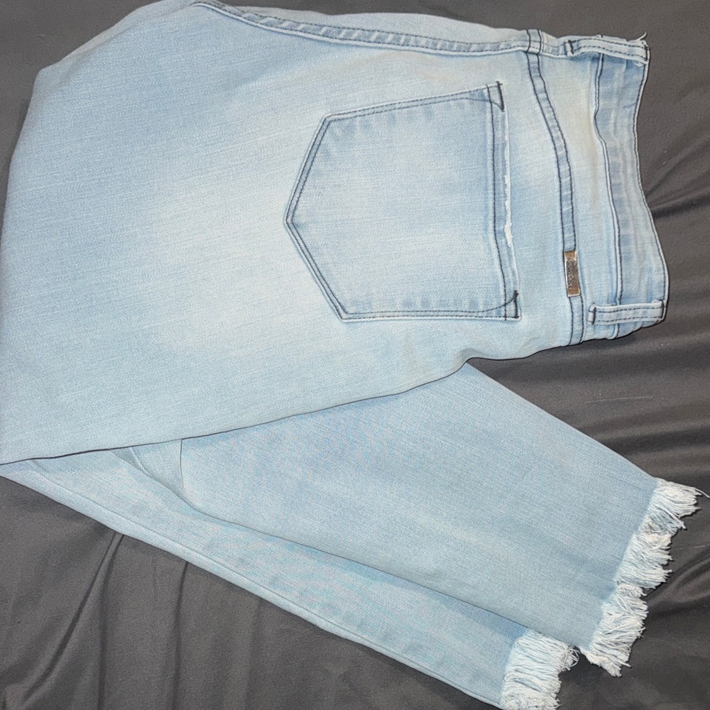 KanCan Light Blue Frayed Hem Capri